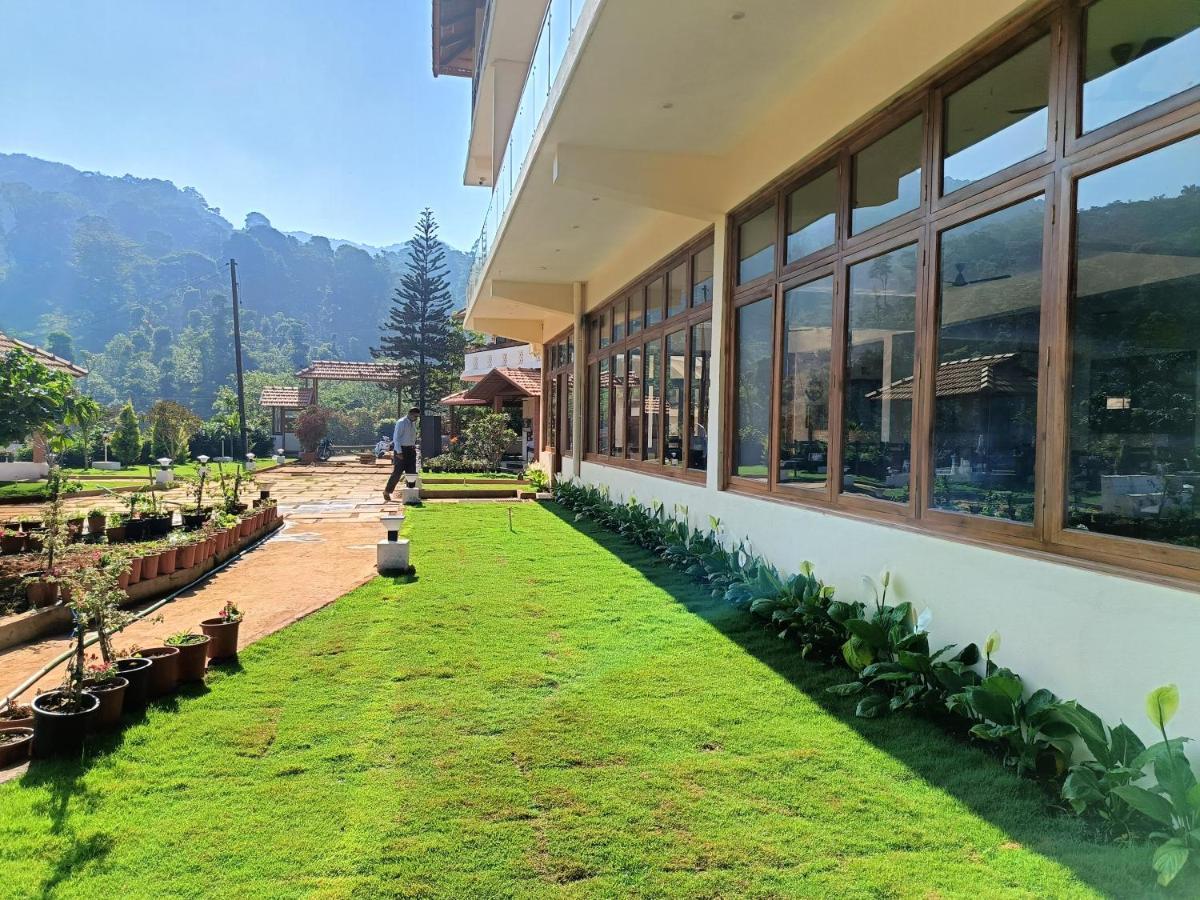 Hill Crest Resort - Coorg Madikeri Exteriör bild