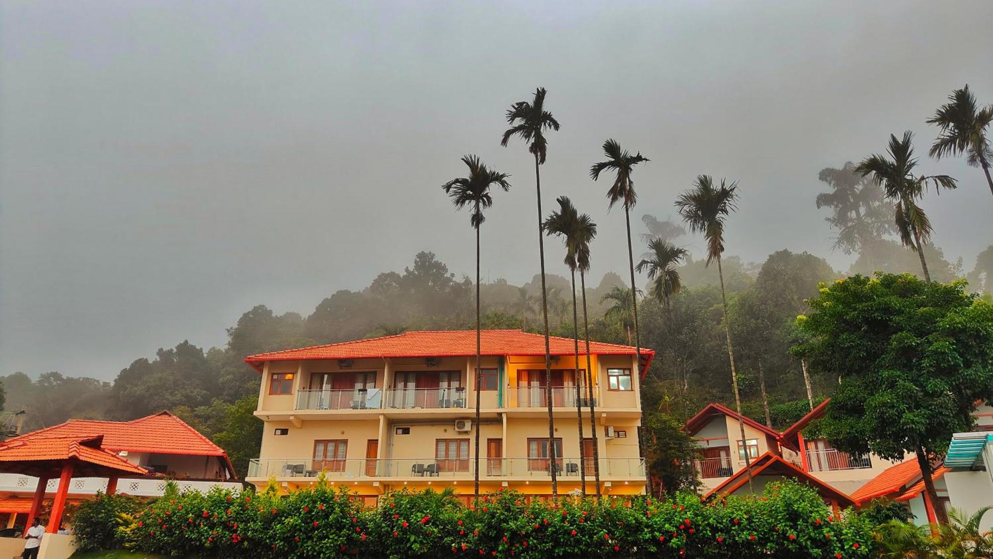Hill Crest Resort - Coorg Madikeri Exteriör bild